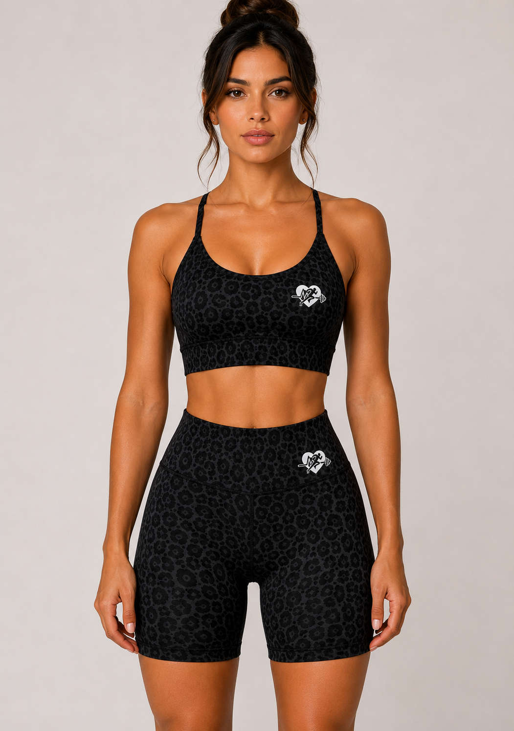 Savage Leopard – Black
A bold black leopard print for a sleek and powerful look. Sculpting fit, squat-proof fabric, and all-day comfort for your toughest sessions.